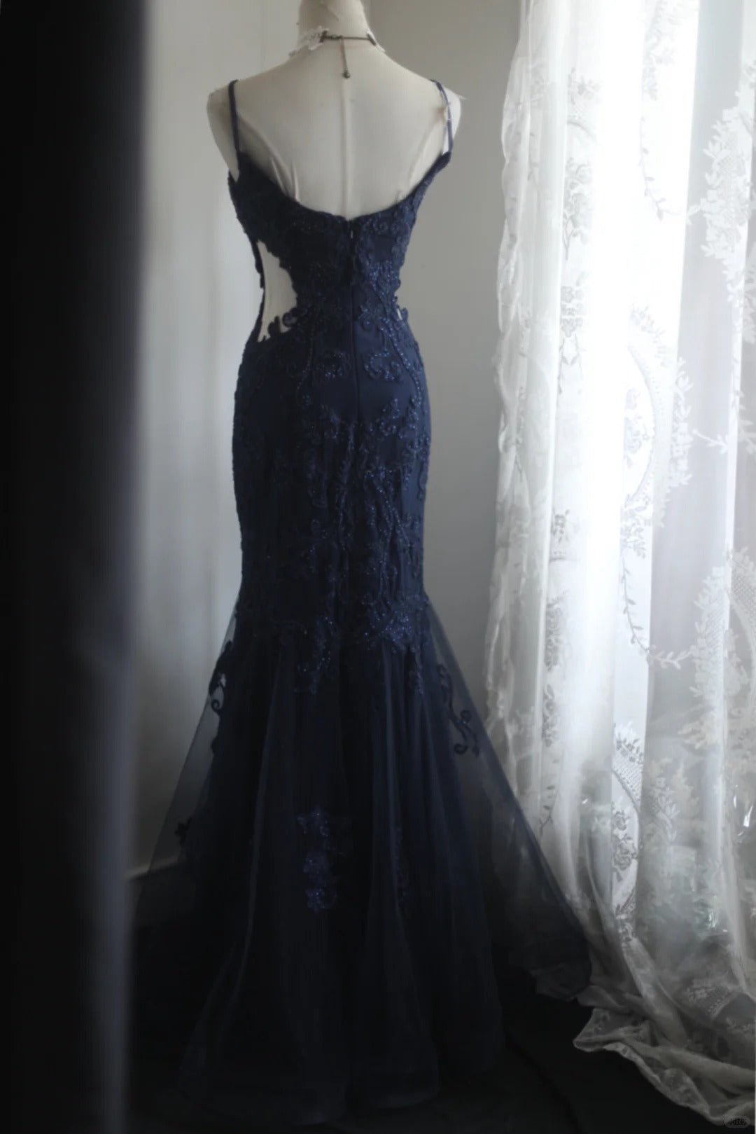 Elegant Navy Blue Mermaid Spaghetti Strap Lace Long Formal Prom Dresses