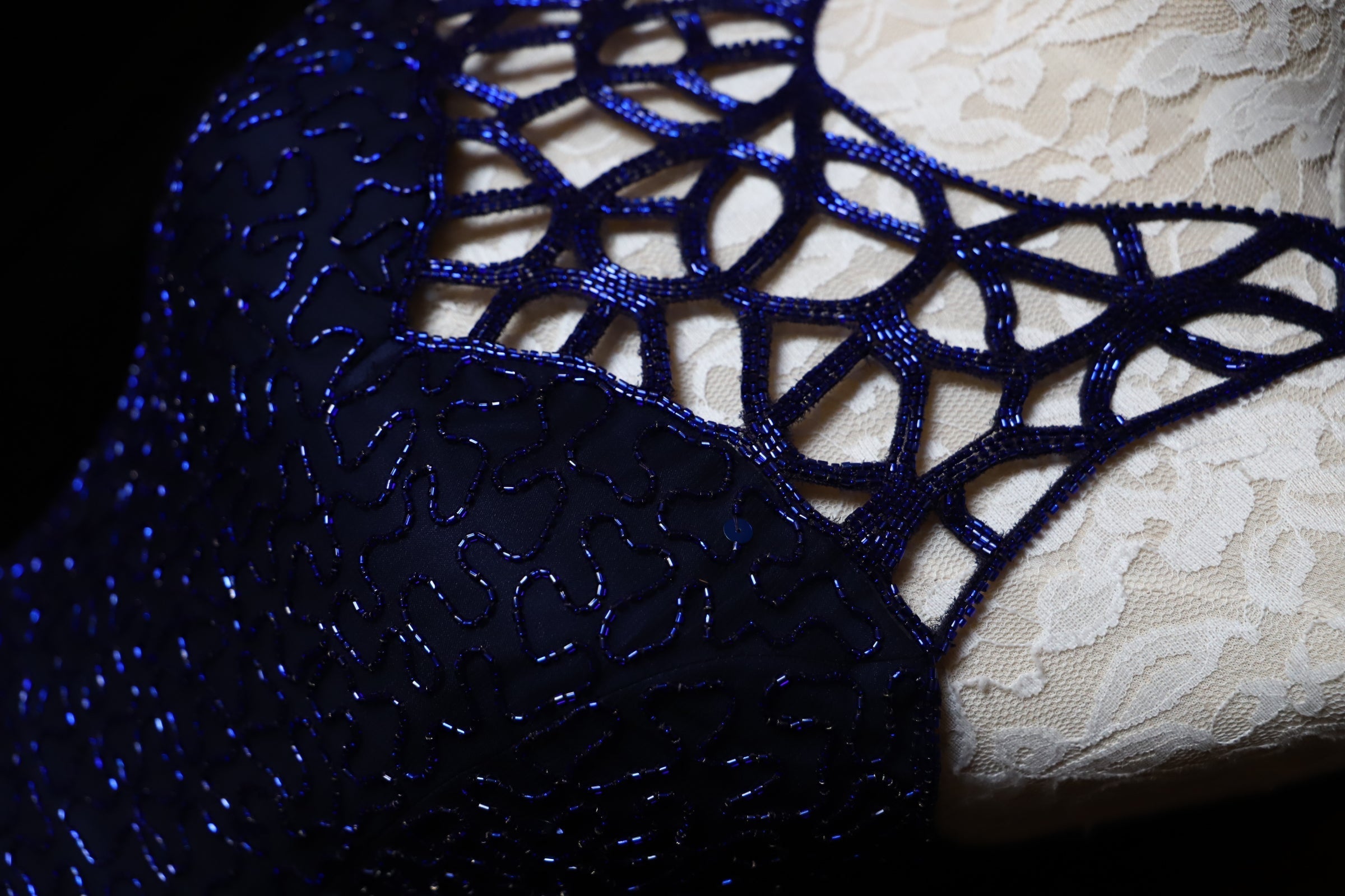 Elegant Navy Blue Sleeveless Cutout Halter Mermaid Bead Embroidered Lace Formal Prom Dresses