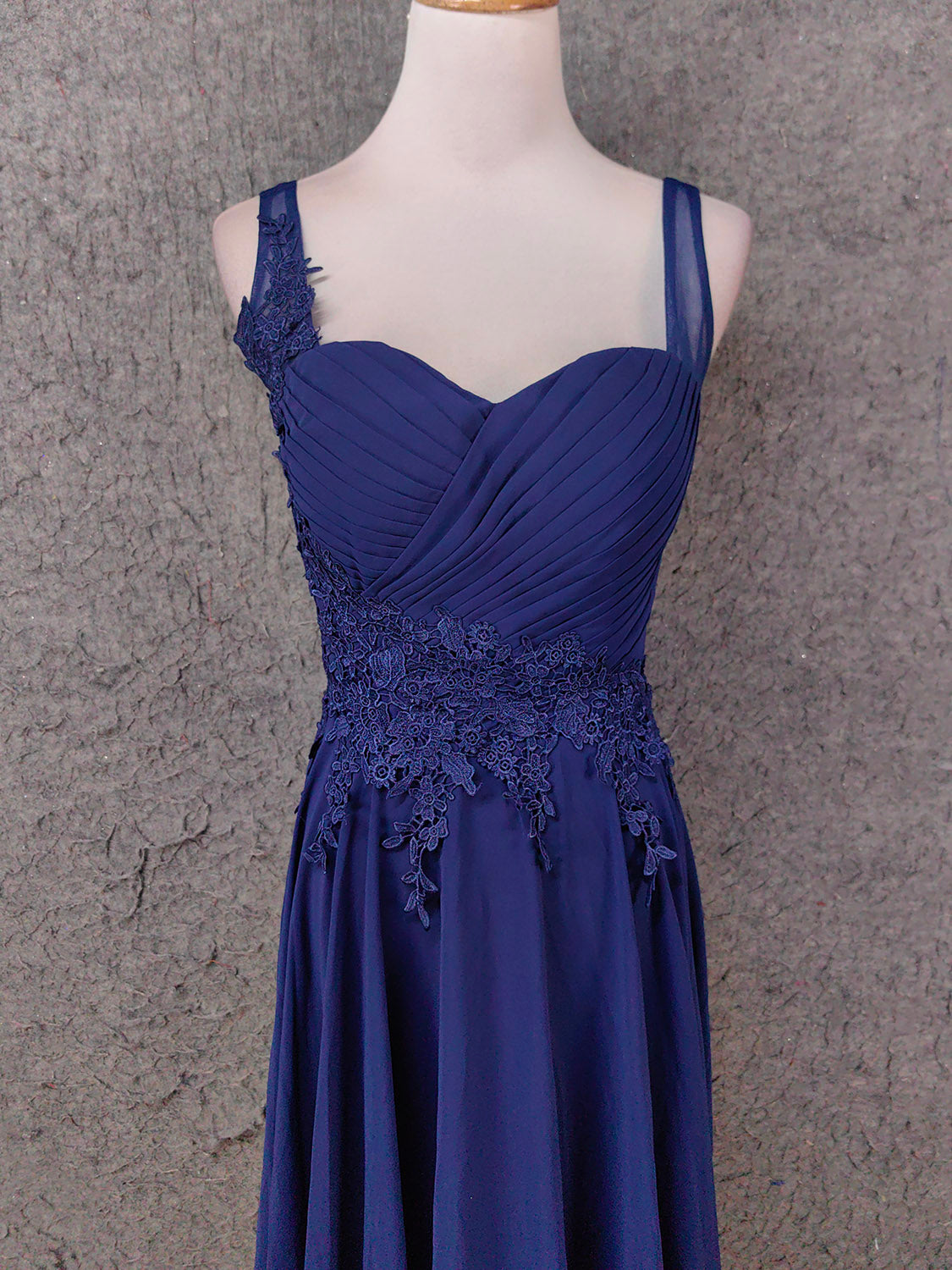 Elegant Navy Blue Spaghetti Strap Lace Ruffled Chiffon Long Formal Prom Dresses Secondary image