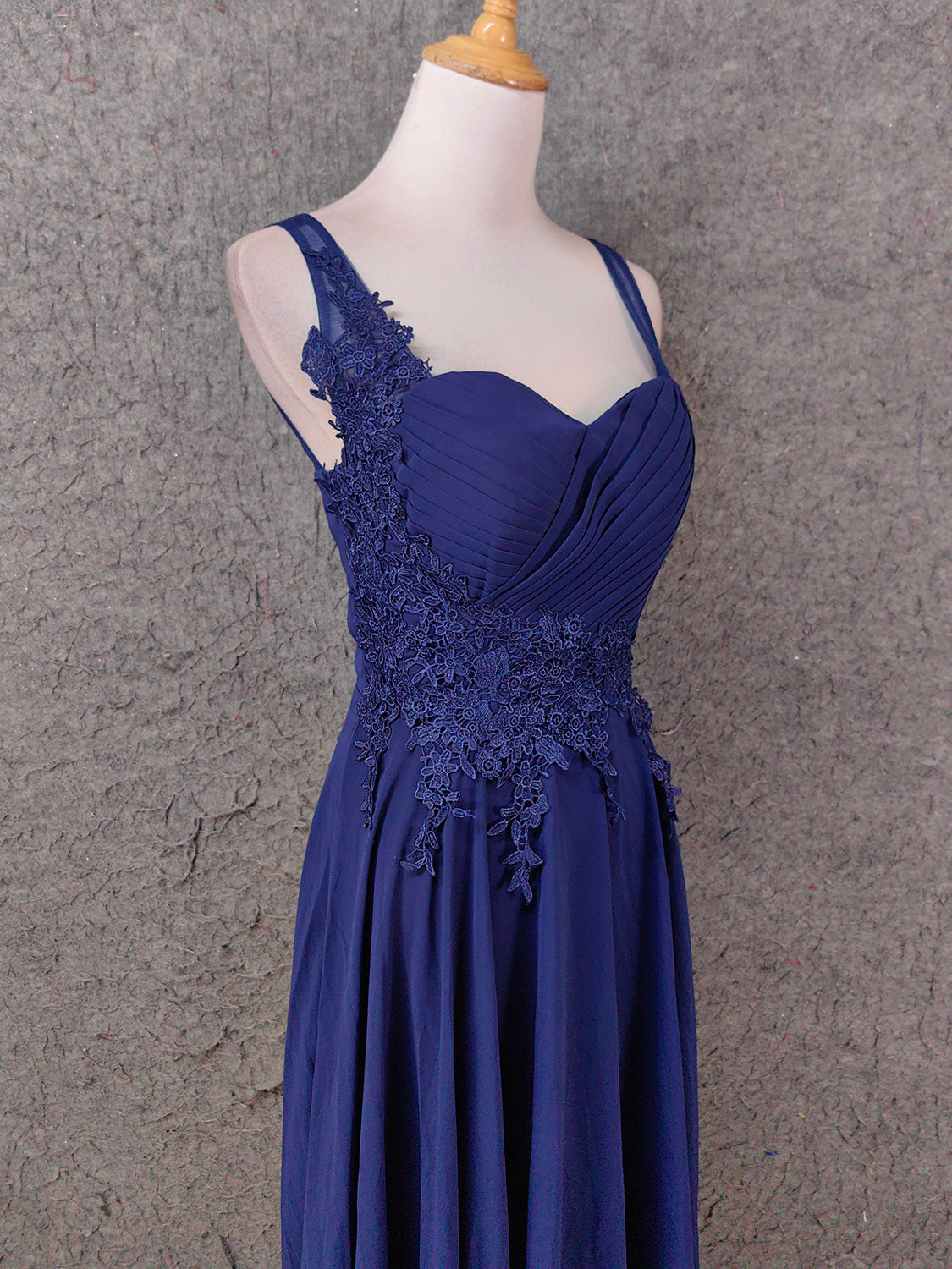 Elegant Navy Blue Spaghetti Strap Lace Ruffled Chiffon Long Formal Prom Dresses