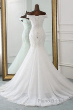 Elegant Off-The-Shoulder Mermaid Long Wedding Gown With Lace Appliques