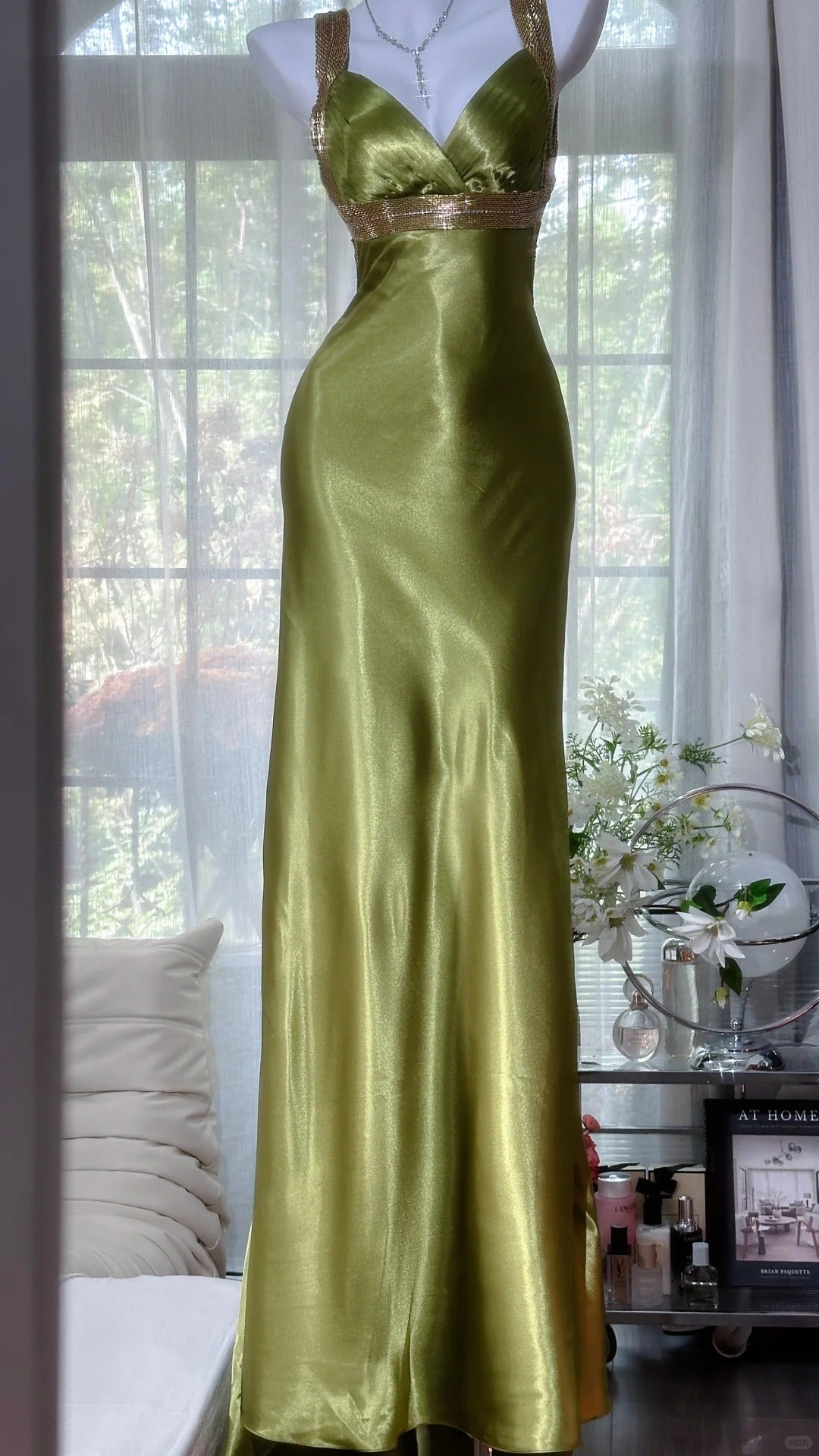 Elegant Olive-Green Mermaid V-Neck Backless Satin Long Formal Prom Dresses