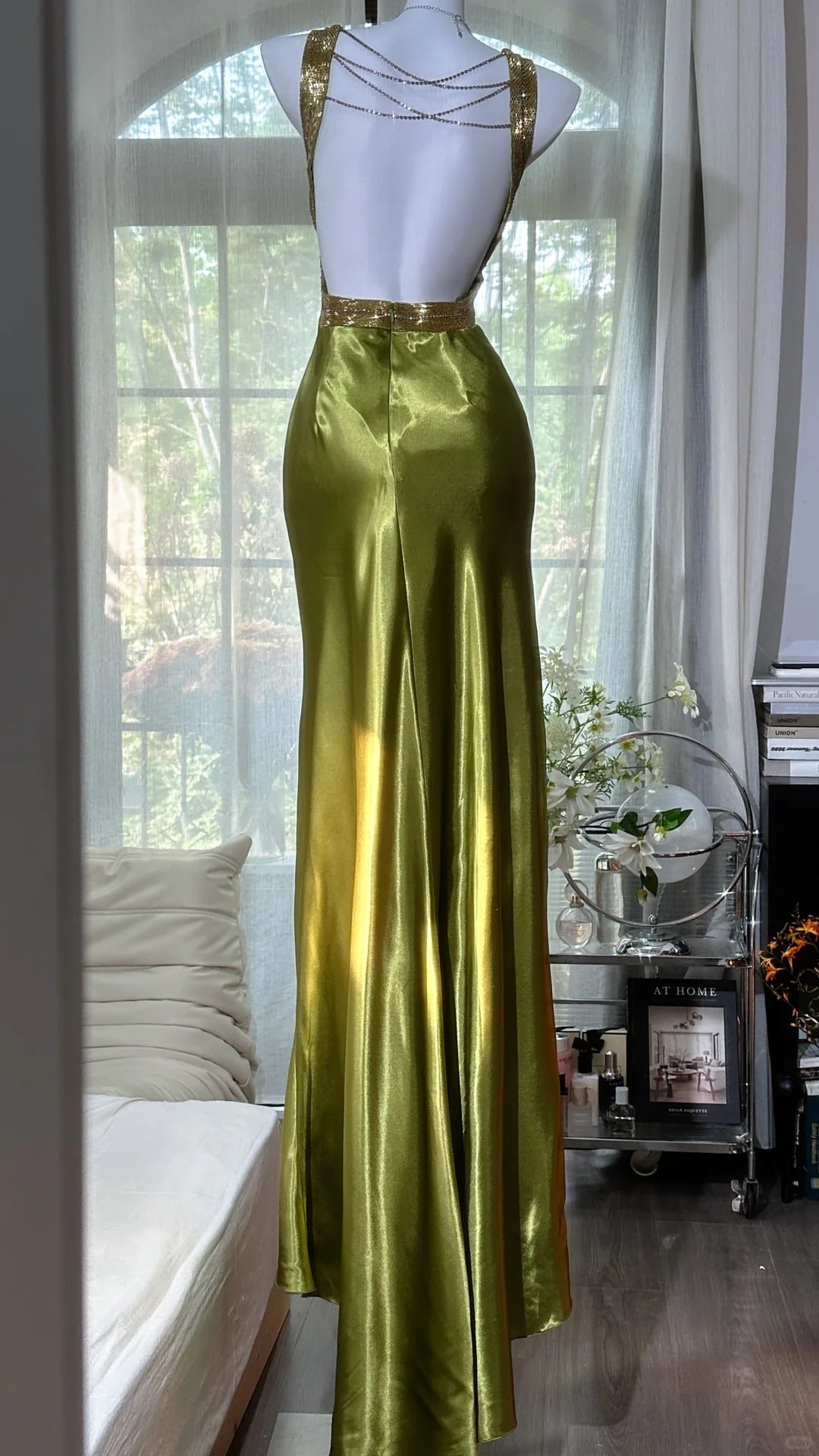 Elegant Olive-Green Mermaid V-Neck Backless Satin Long Formal Prom Dresses