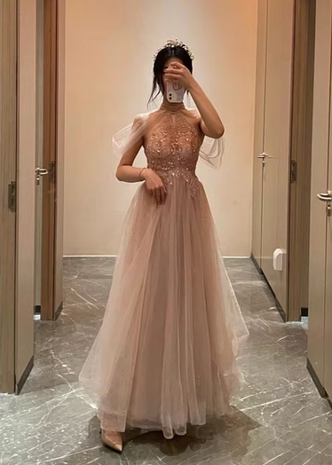 Elegant Pink A-Line Halter Tulle Long Formal Prom Dresses Main image