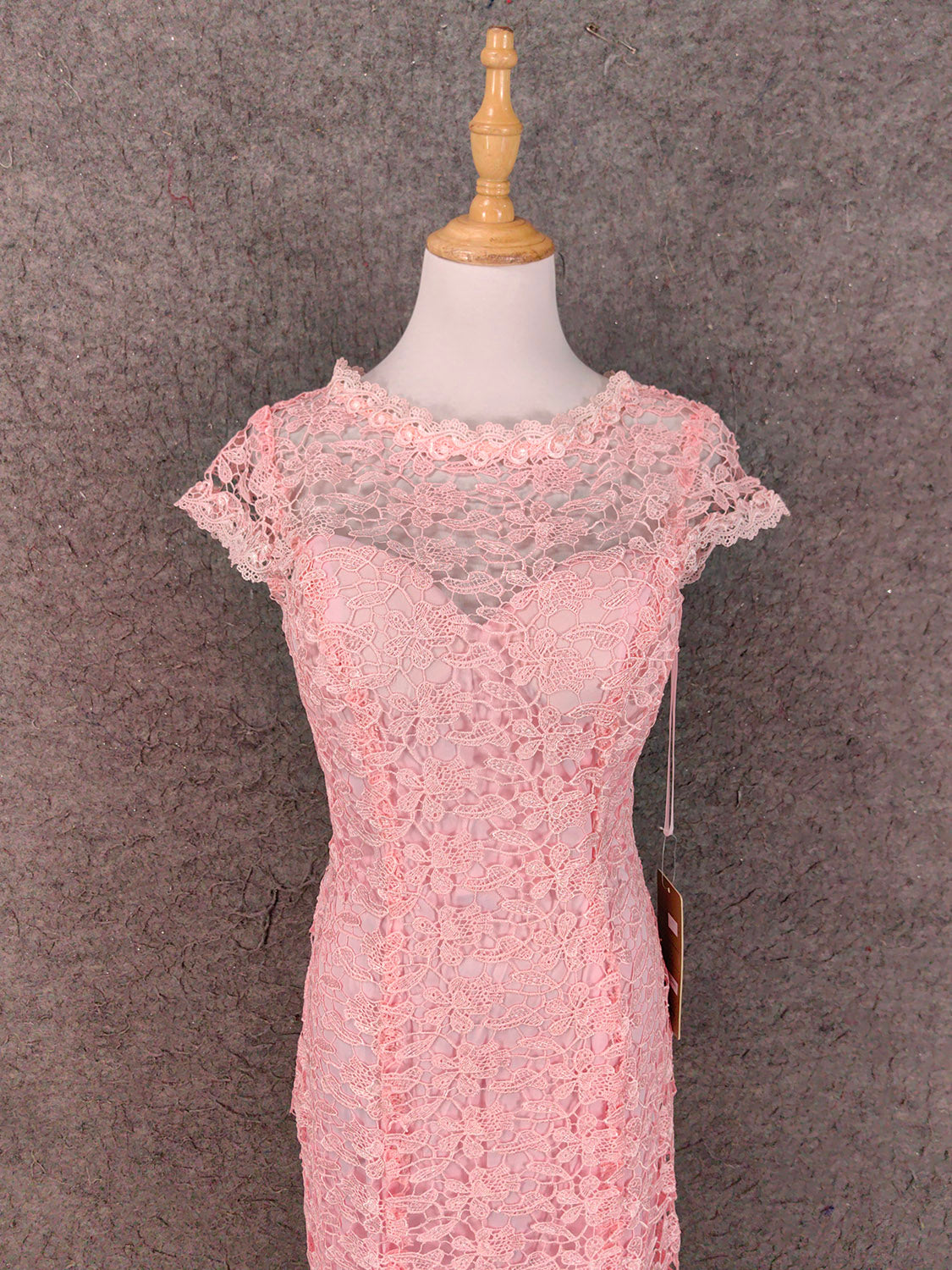 Elegant Pink Mermaid Short Sleeve Crew Neck Cutout Lace Long Formal Prom Dresses Secondary image