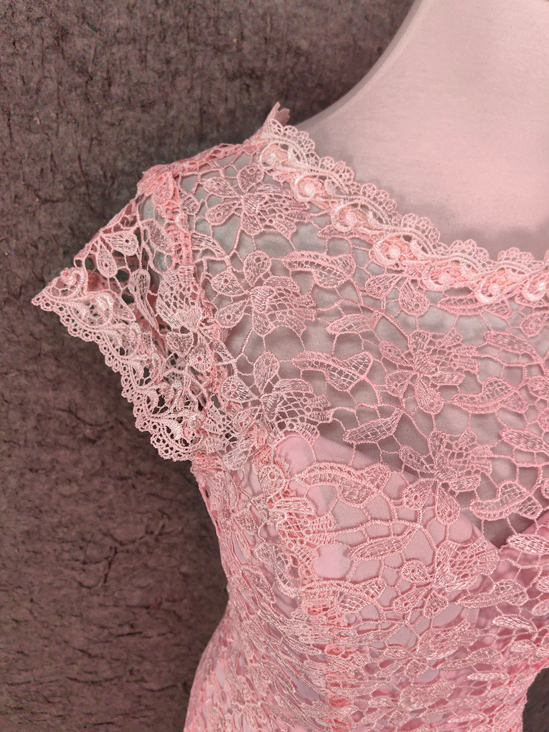 Elegant Pink Mermaid Short Sleeve Crew Neck Cutout Lace Long Formal Prom Dresses