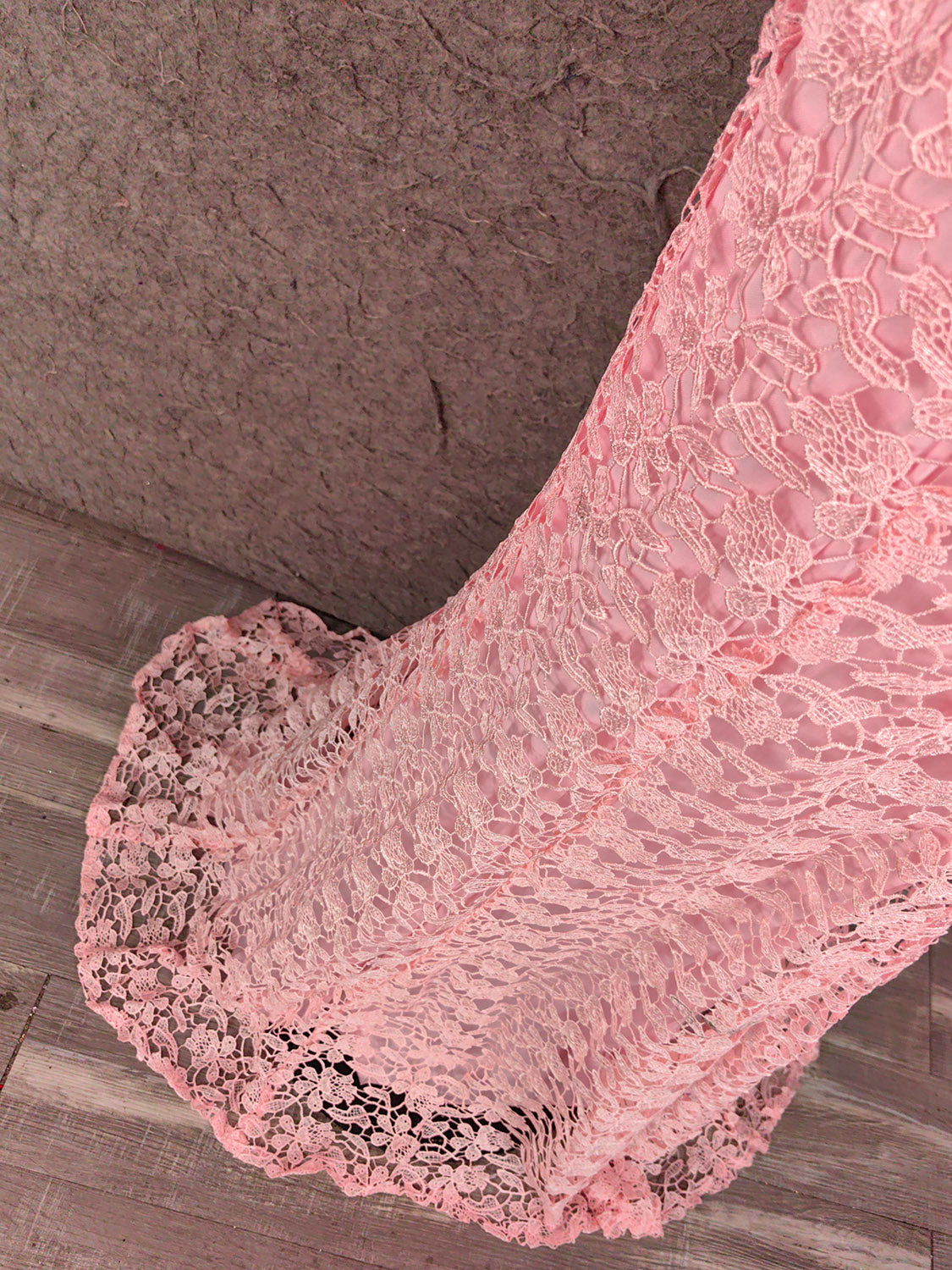 Elegant Pink Mermaid Short Sleeve Crew Neck Cutout Lace Long Formal Prom Dresses