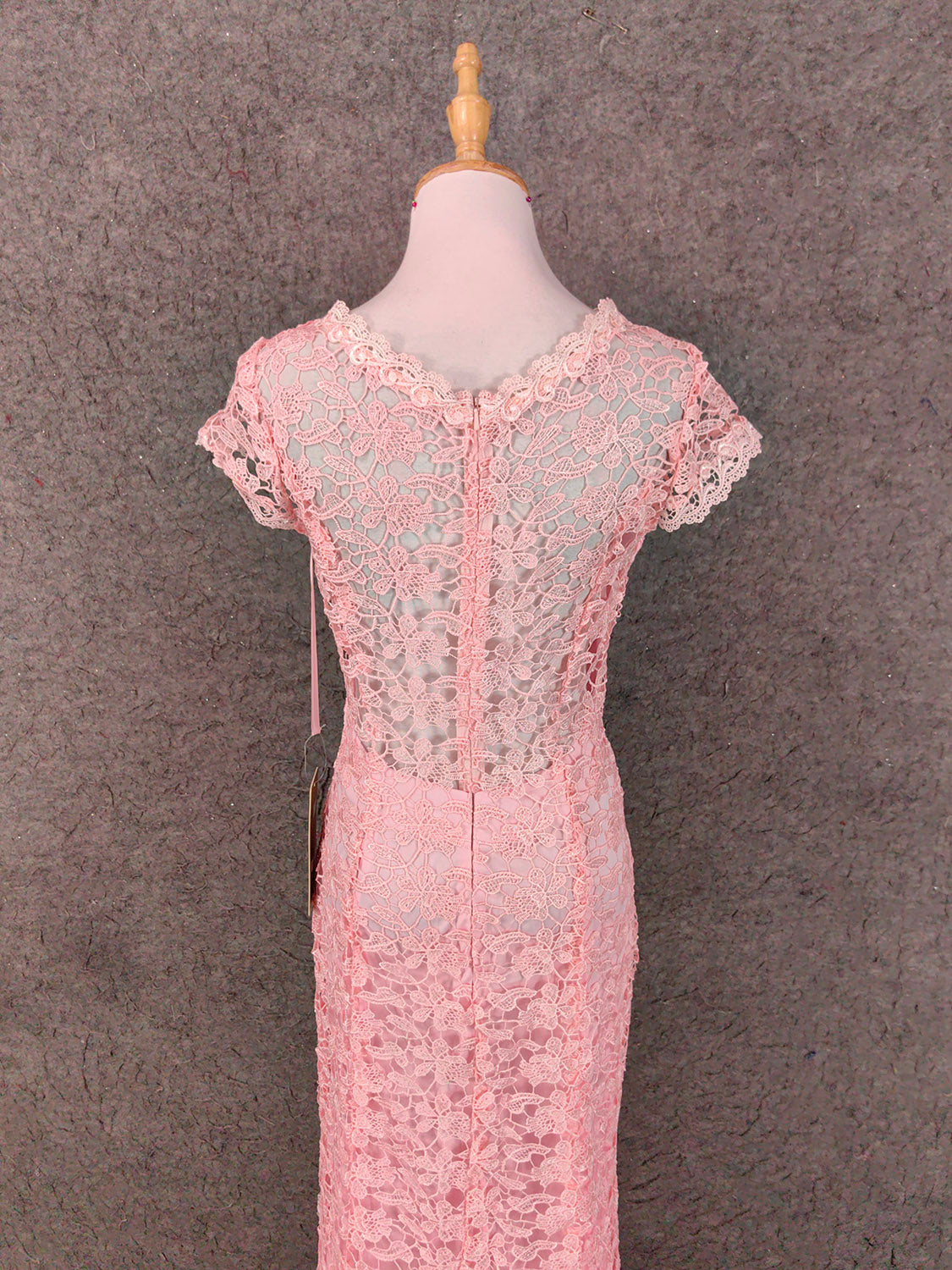 Elegant Pink Mermaid Short Sleeve Crew Neck Cutout Lace Long Formal Prom Dresses