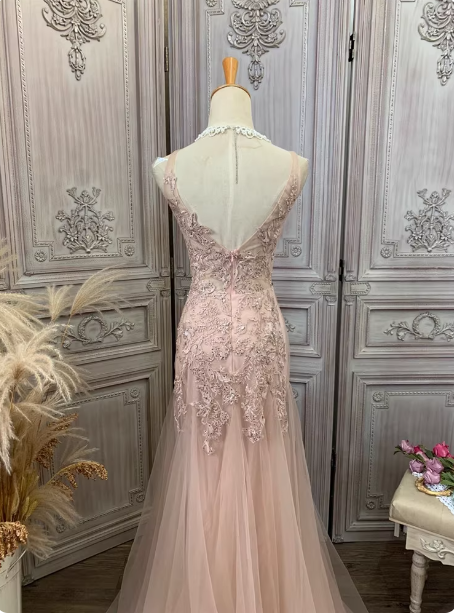 Elegant Pink Mermaid V-Neck Lace Embroidery Tulle Long Formal Prom Dresses