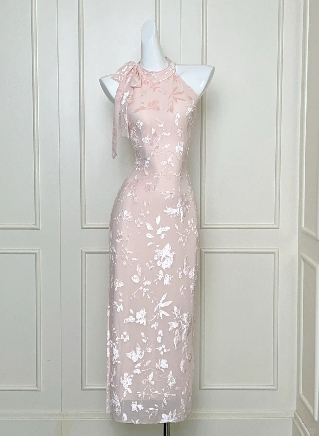 Elegant Pink Slim Halter Neck Jacquard Slit Long Formal Prom Dresses Main image
