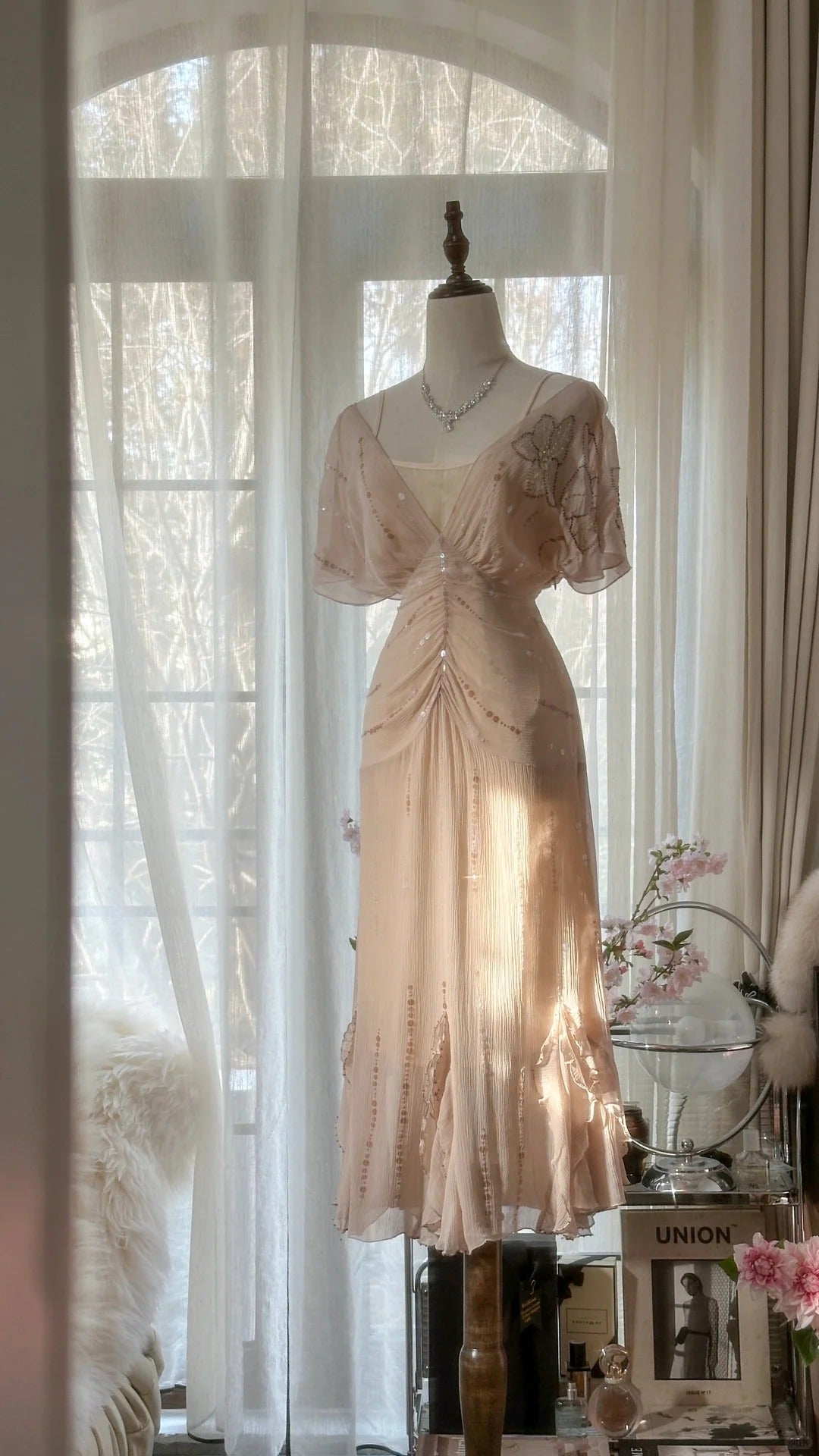 Elegant Pink V-neck Short-sleeved Chiffon Flowing Prom Dress