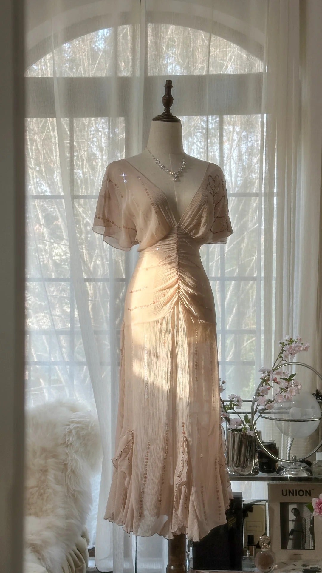 Elegant Pink V-neck Short-sleeved Chiffon Flowing Prom Dress