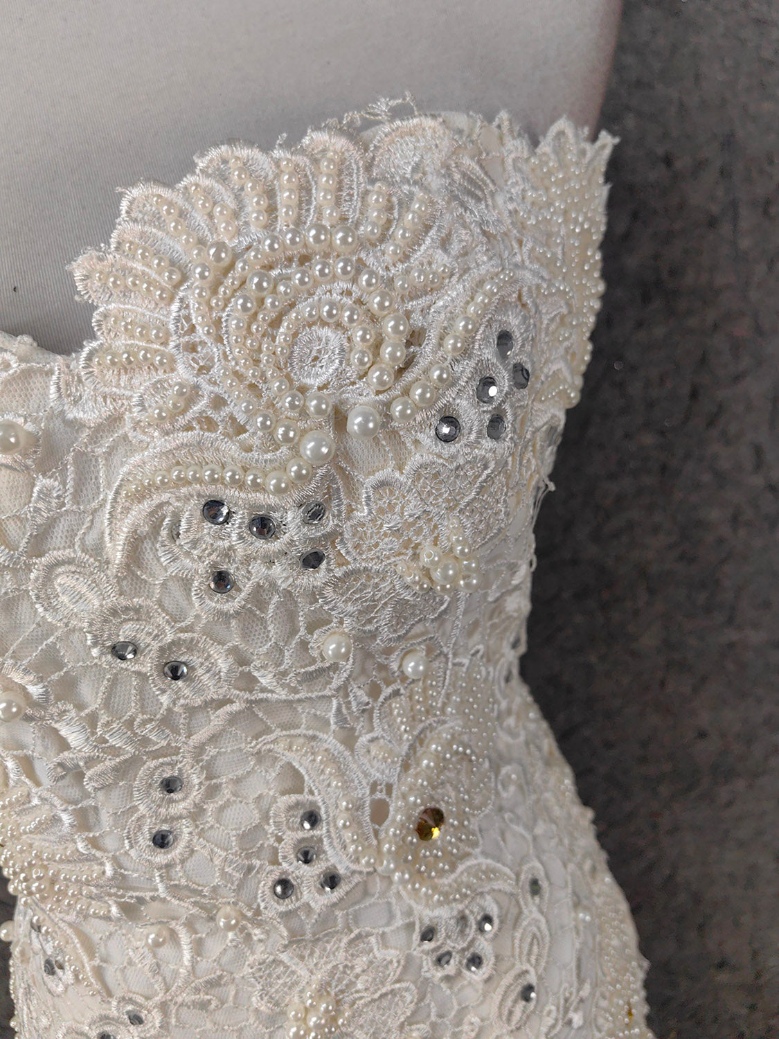 Elegant Pure White Sweetheart Neck Pearl Lace Tulle Long Formal Prom Dresses