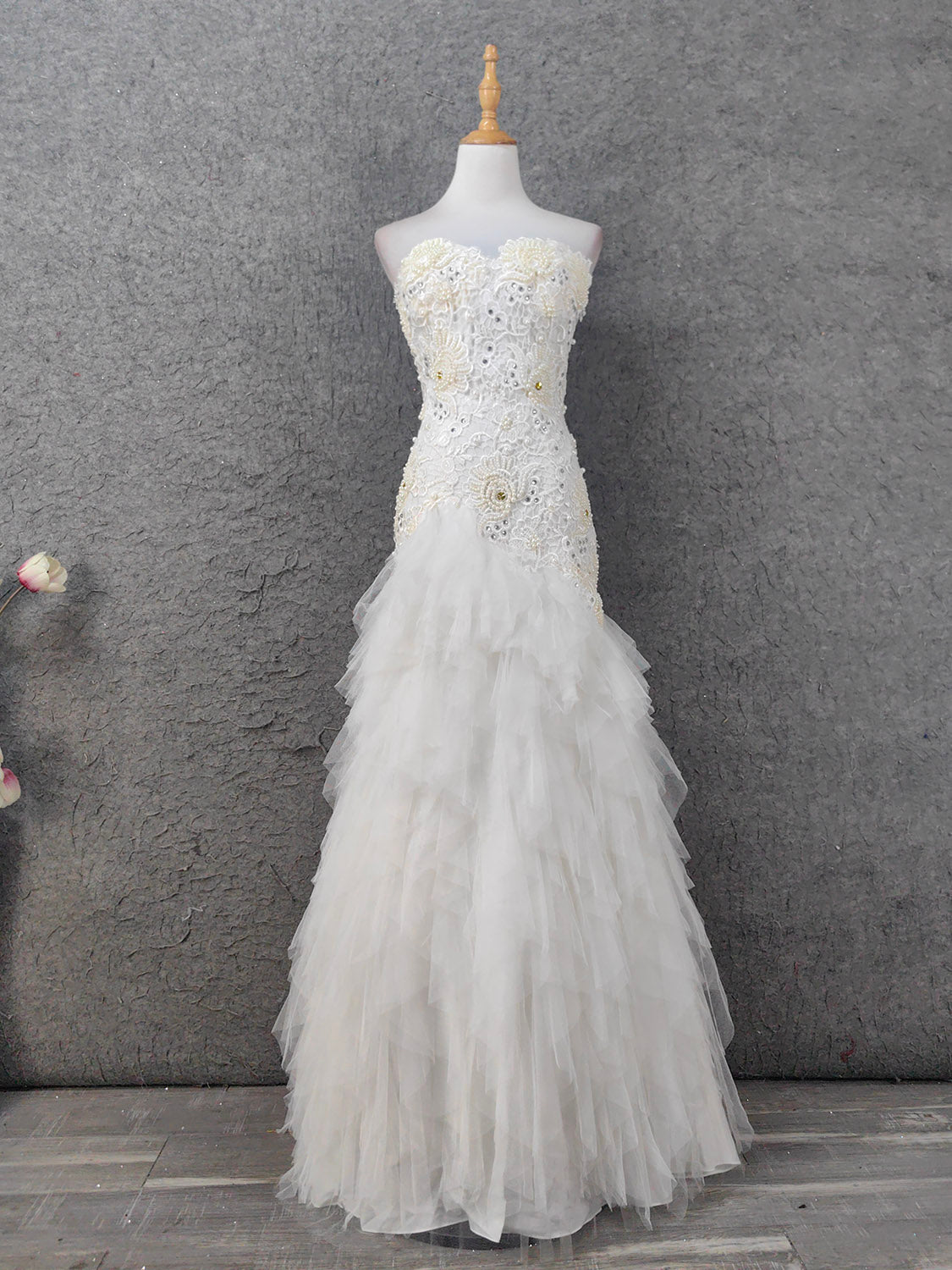 Elegant Pure White Sweetheart Neck Pearl Lace Tulle Long Formal Prom Dresses Main image
