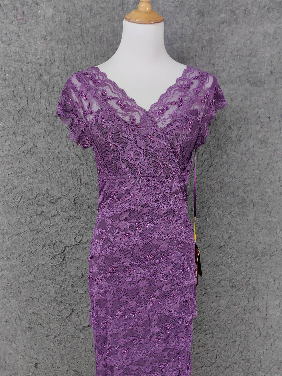 Elegant Purple V-Neck Lace Long Formal Prom Dresses Secondary image
