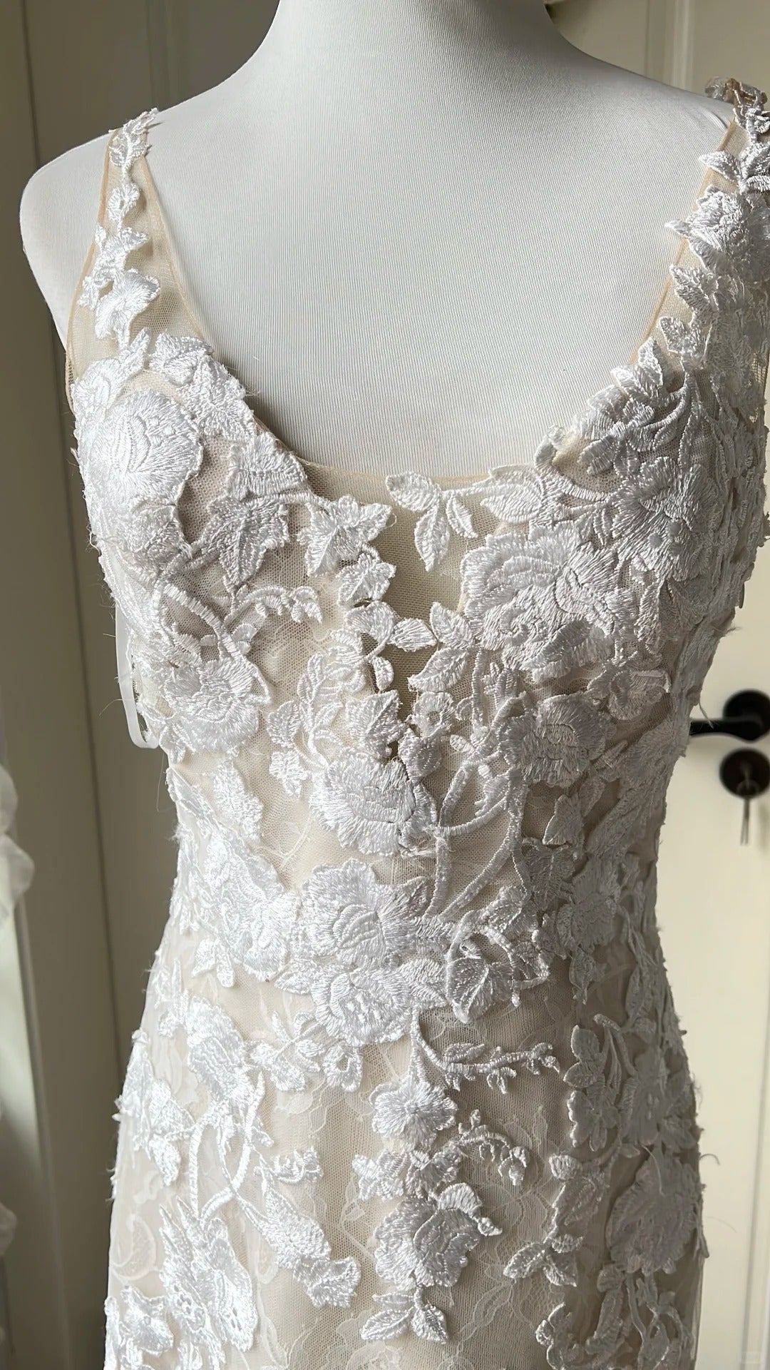 Elegant Retro Ivory Mermaid V-Neck Halter Lace Train Formal Prom Dresses Wedding Dresses