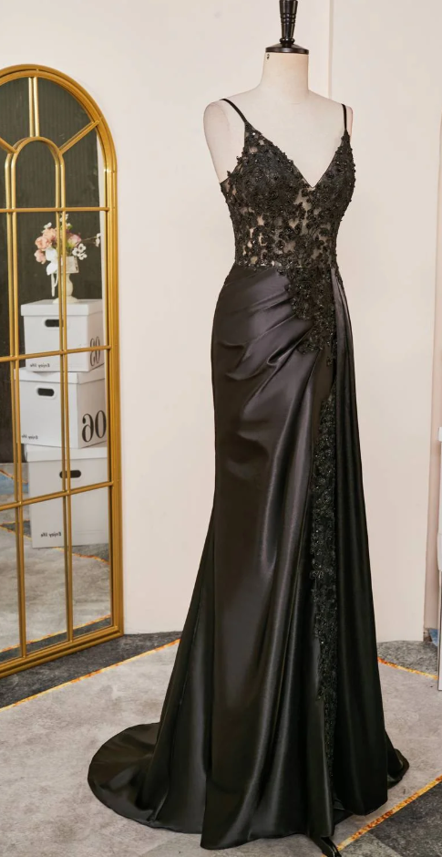 Elegant Black Spaghetti Straps Formal Evening Dresses Satin Sheath Long Formal Prom Dresses With Slits Secondary image
