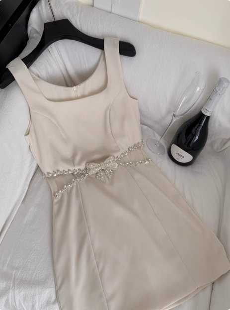Elegant Square Neck Sleeveless Hollow Diamond Birthday Short Skirt Homecoming Dresses