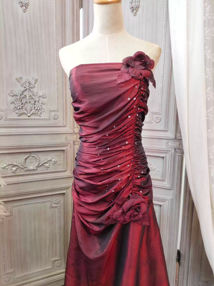 Elegant Vintage Burgundy Strapless Ruched Satin Long Formal Prom Dresses