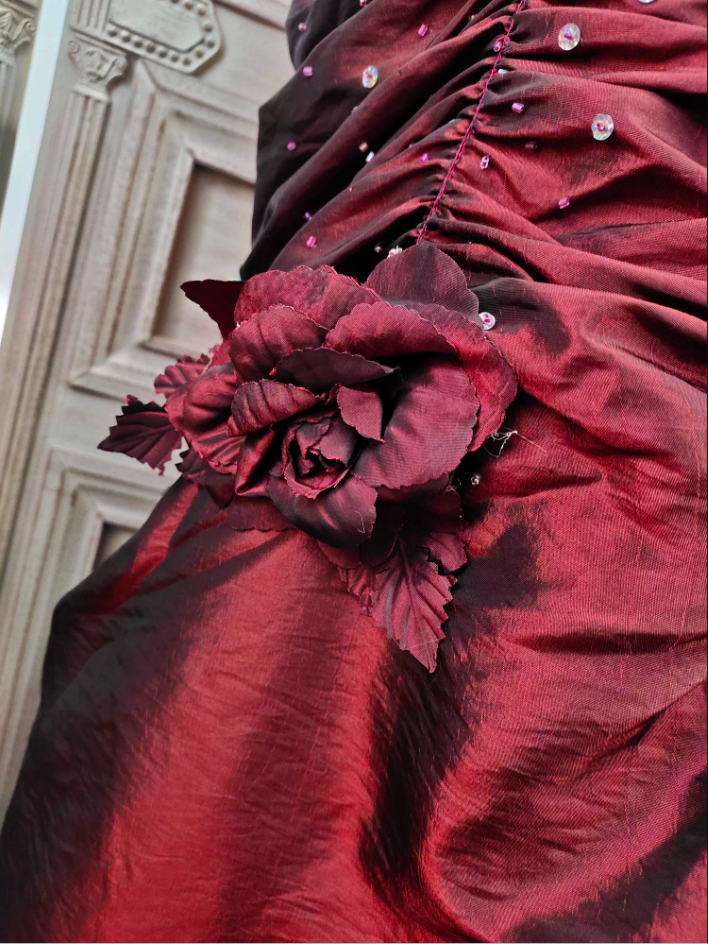 Elegant Vintage Burgundy Strapless Ruched Satin Long Formal Prom Dresses