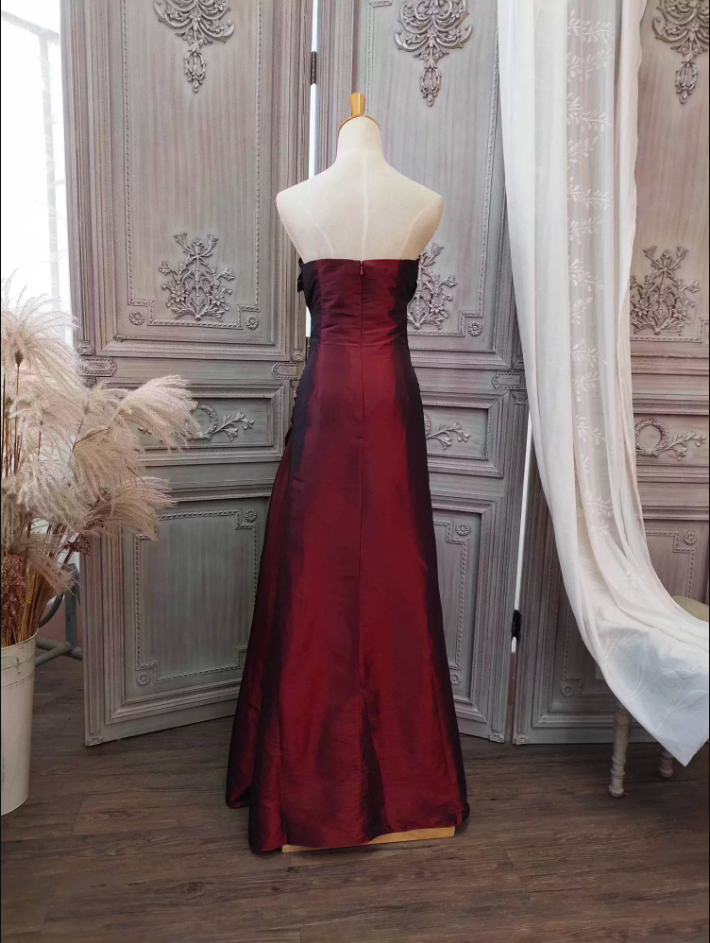 Elegant Vintage Burgundy Strapless Ruched Satin Long Formal Prom Dresses