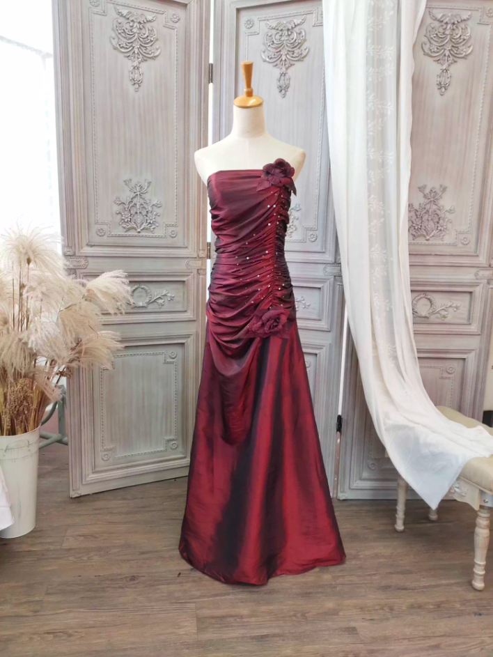 Elegant Vintage Burgundy Strapless Ruched Satin Long Formal Prom Dresses
