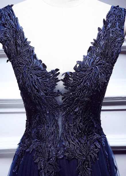 Elegant Vintage Navy Blue V-Neck Lace Embroidery Tulle Long Formal Prom Dresses