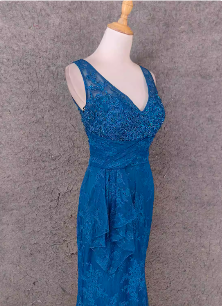 Elegant Vintage Royal Blue V-Neck Lace Long Formal Prom Dresses