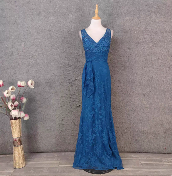Elegant Vintage Royal Blue V-Neck Lace Long Formal Prom Dresses