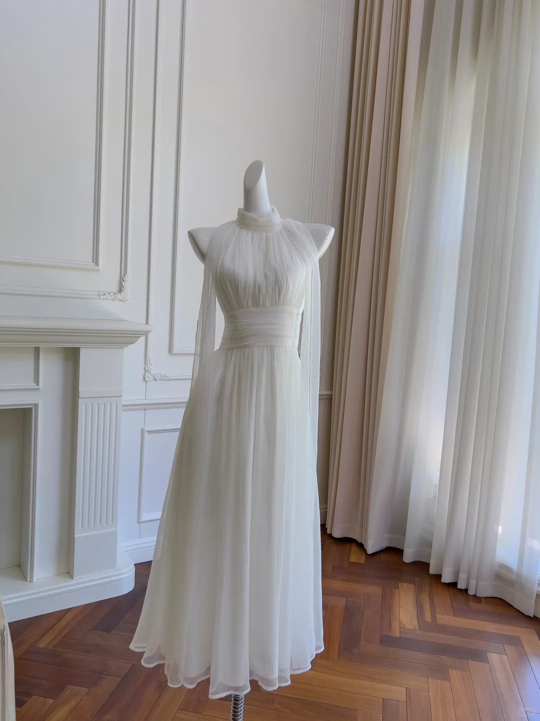 Elegant White A-Line Halter Neck Ribbon Chiffon Long Formal Prom Dresses Bridesmaid Dresses Main image