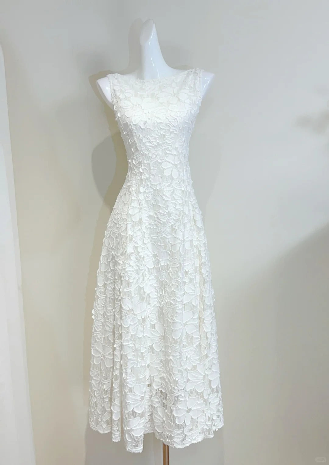 Elegant White A-Line Round Neck Lace Pattern Formal Prom Dresses Bridesmaid Dresses Secondary image