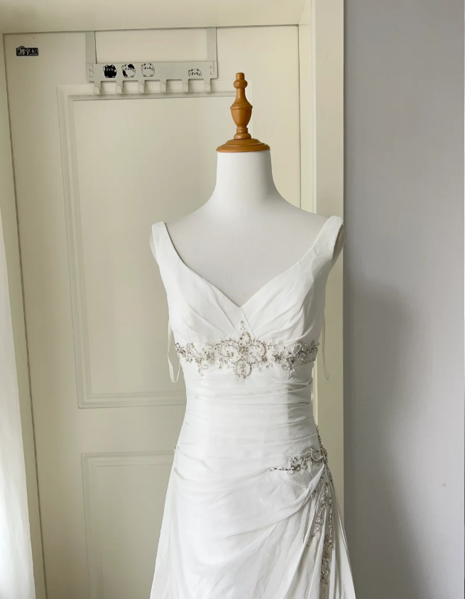 Elegant White Deep V-Neck Beaded Chiffon Formal Prom Dresses