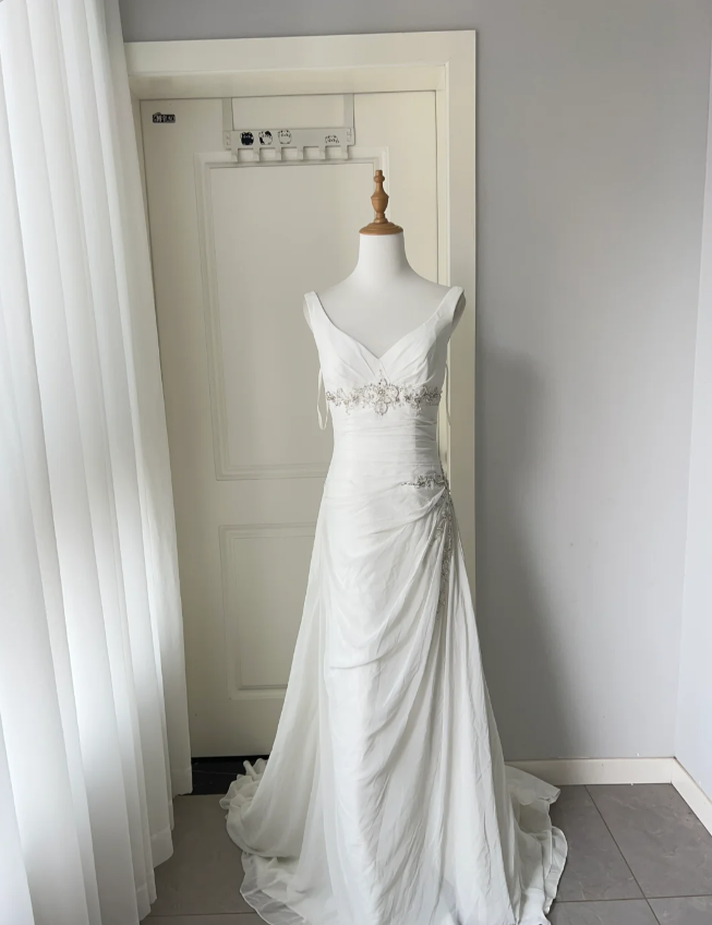 Elegant White Deep V-Neck Beaded Chiffon Formal Prom Dresses