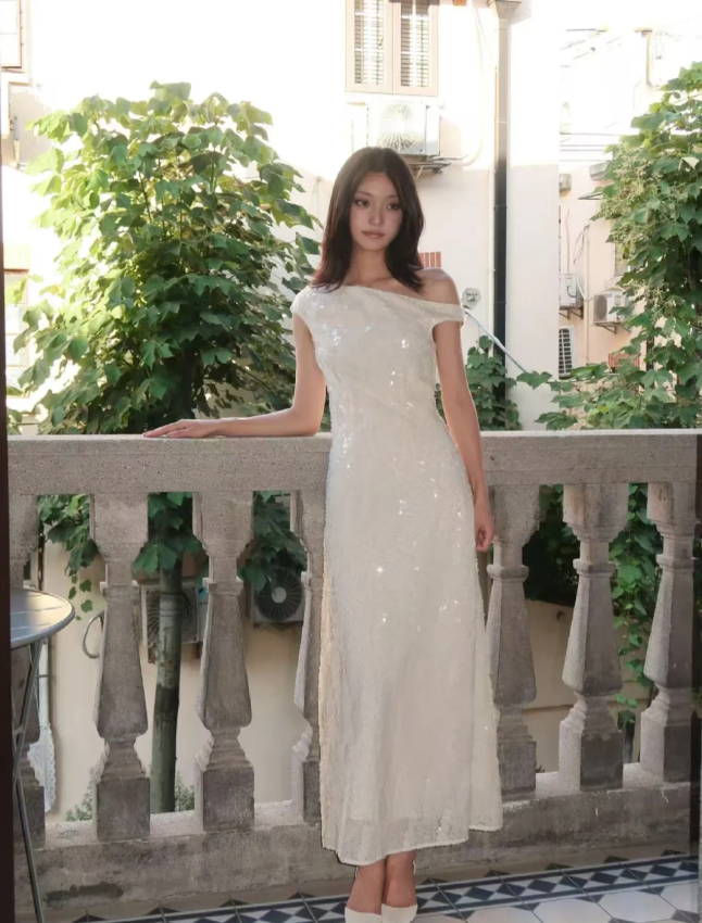 Elegant White Fitted One-Shoulder Sequined Long Formal Prom Dresses