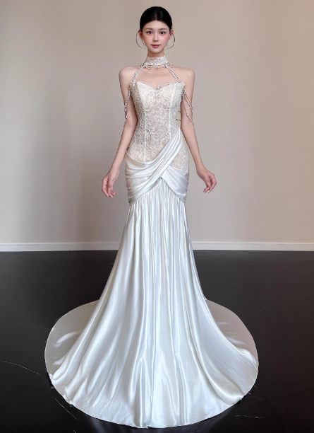 Elegant White Mermaid Halter Neck Lace Satin Train Wedding Dresses