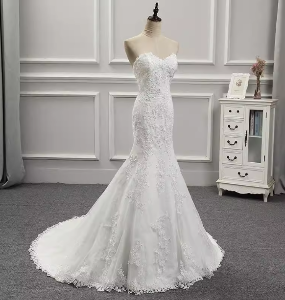 Elegant White Mermaid Sweetheart Neck Lace Train Wedding Dresses