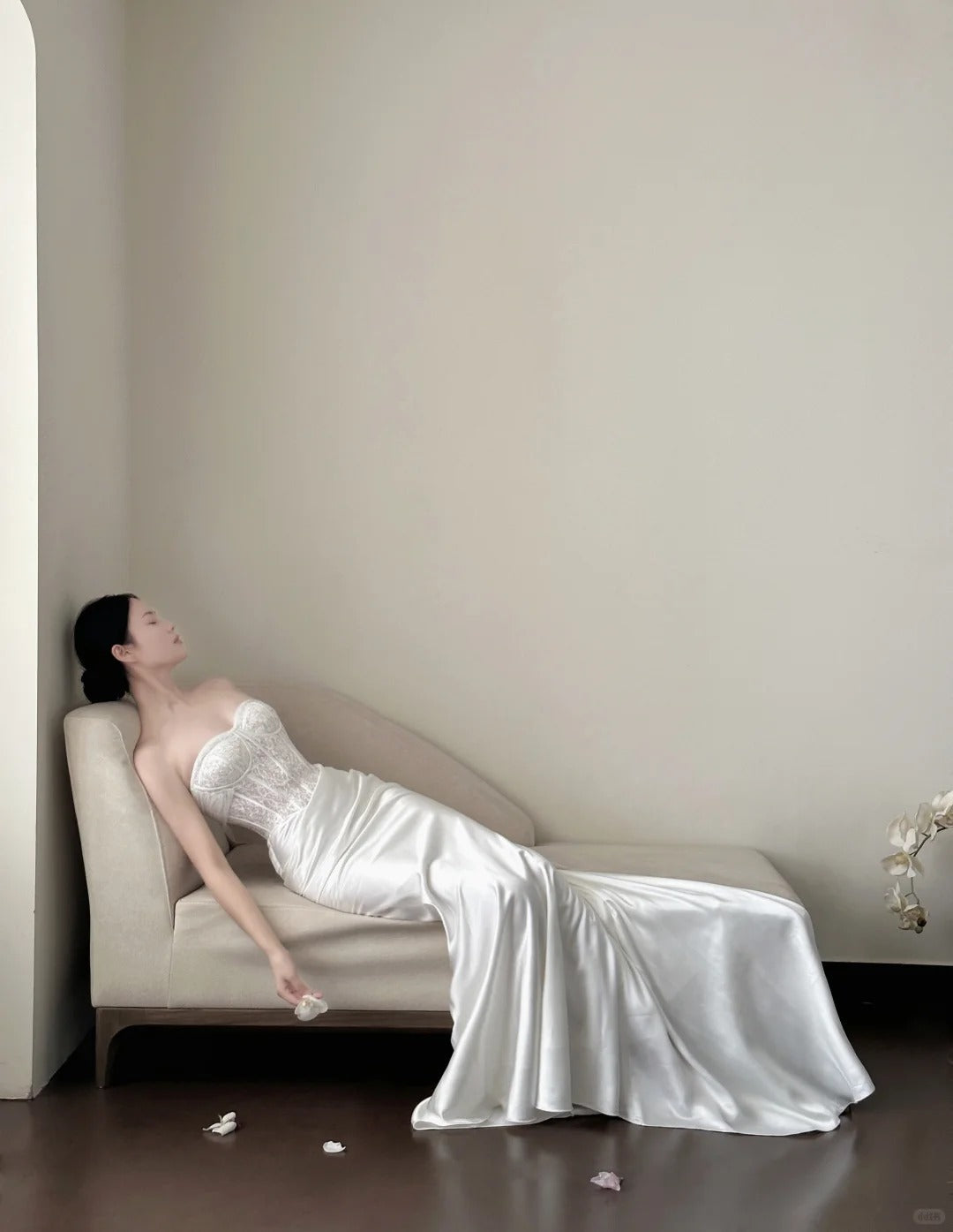 Elegant White Mermaid Sweetheart Neckline Lace Satin Long Wedding Dresses Secondary image