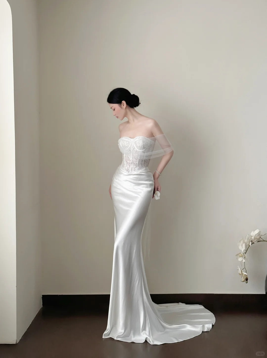 Elegant White Mermaid Sweetheart Neckline Lace Satin Long Wedding Dresses