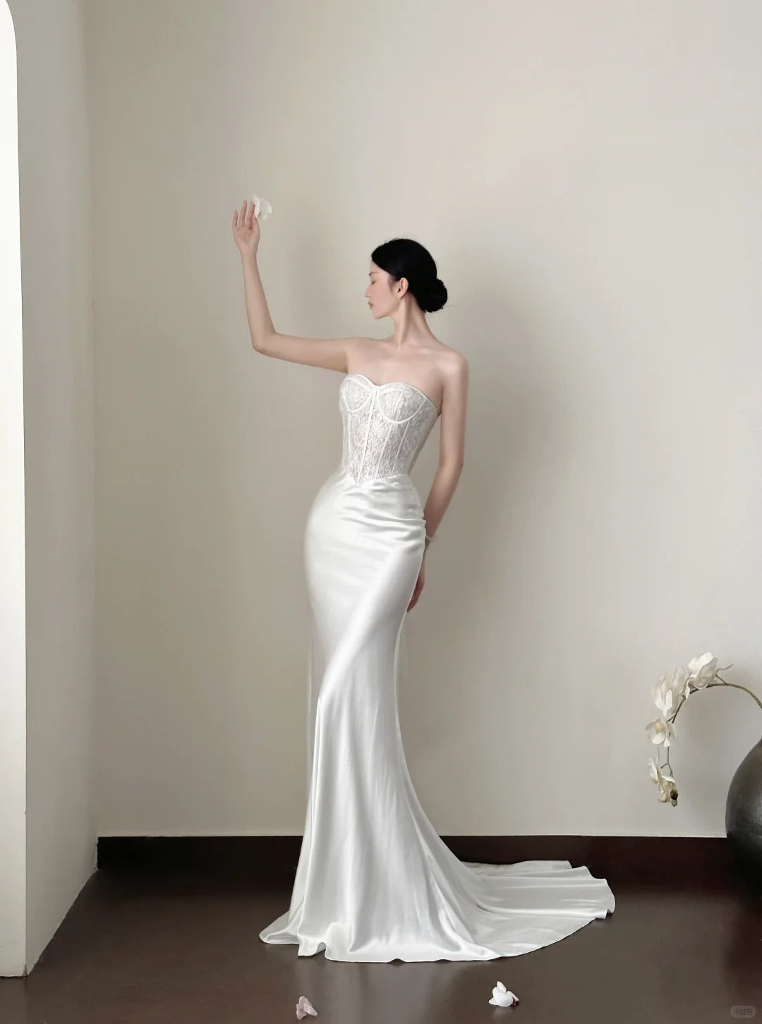 Elegant White Mermaid Sweetheart Neckline Lace Satin Long Wedding Dresses