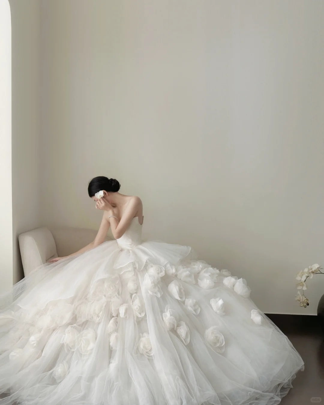 Elegant White Trailing Heart-Shaped Neckline 3D Floral Tulle Ball Gown Wedding Dresses Main image