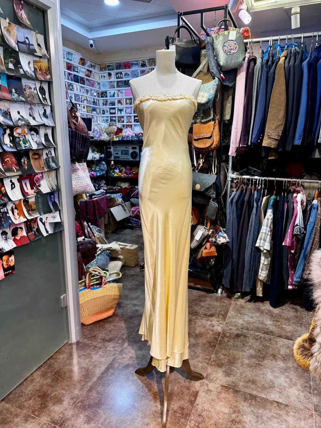 Elegant Yellow Mermaid Strapless Three-Dimensional Floral Satin Long Formal Prom Dresses Bridesmaid Dresses Main image