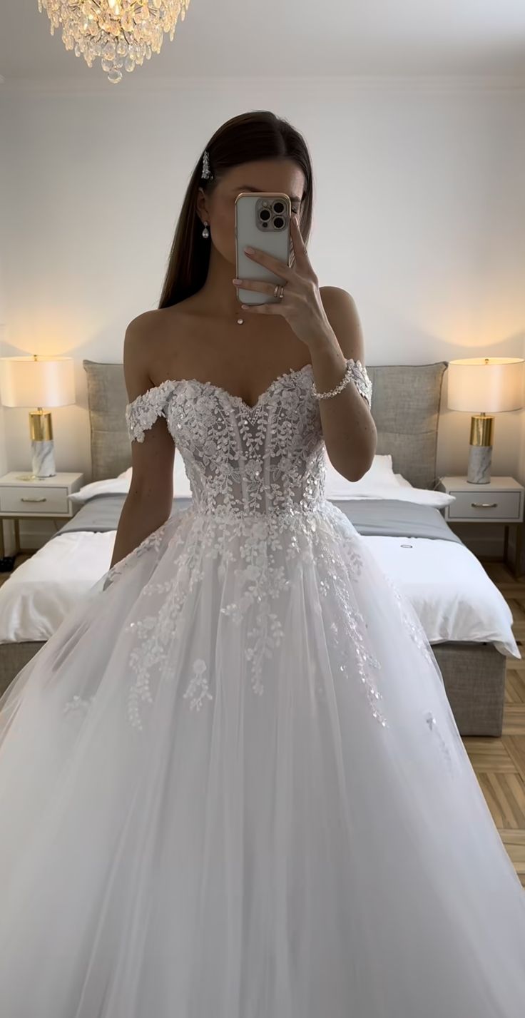 Ethereal Wedding Dresses Ball Gown Off The Shoulder Tulle White Wedding Dresses Bridal Gowns