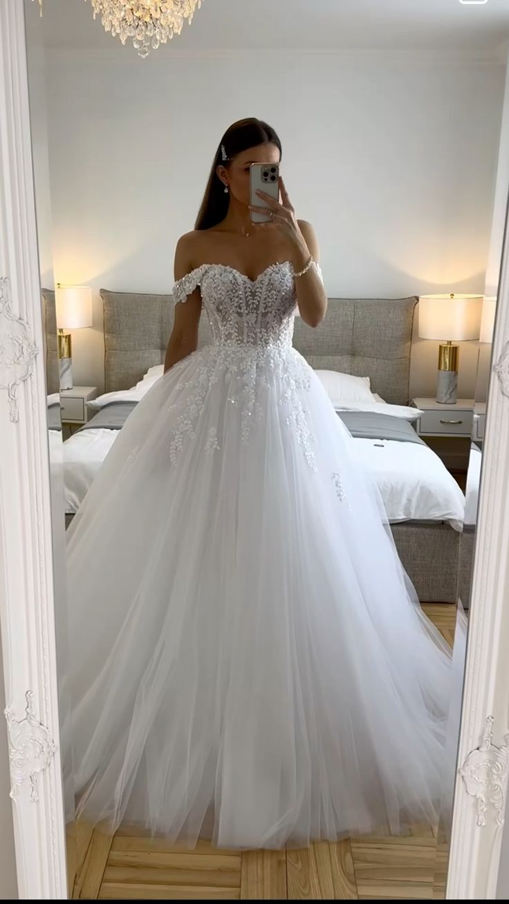 Ethereal Wedding Dresses Ball Gown Off The Shoulder Tulle White Wedding Dresses Bridal Gowns