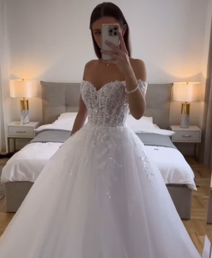 Ethereal Wedding Dresses Ball Gown Off The Shoulder Tulle White Wedding Dresses Bridal Gowns