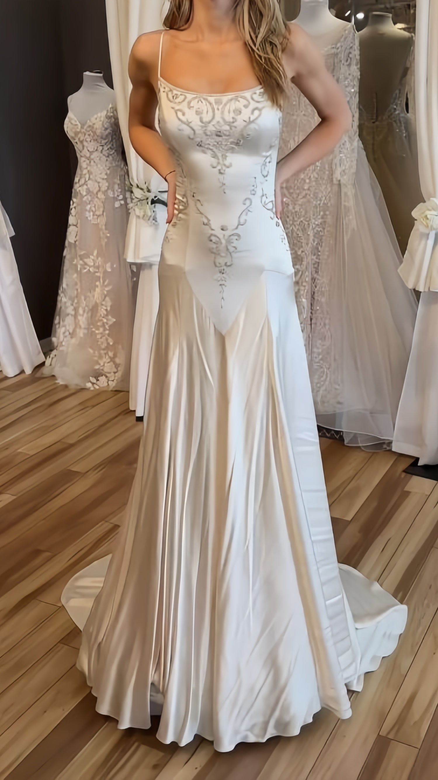 Exquisite Ivory Mermaid Long Wedding Dresses Appliques Satin Bridal Dresses Secondary image