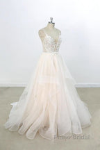 Eye-catching Appliques Tulle A-line Wedding Dress