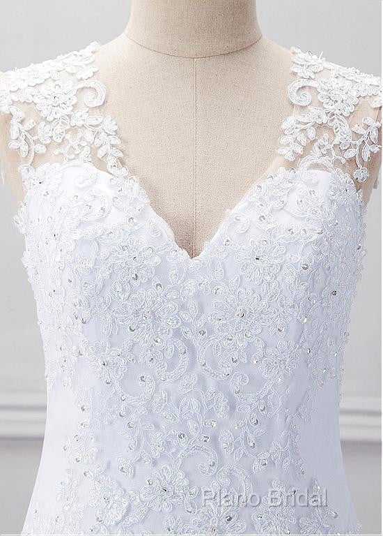 Fabulous Tulle V-Neck Neckline Mermaid Wedding Dresses With Beaded Lace Appliques