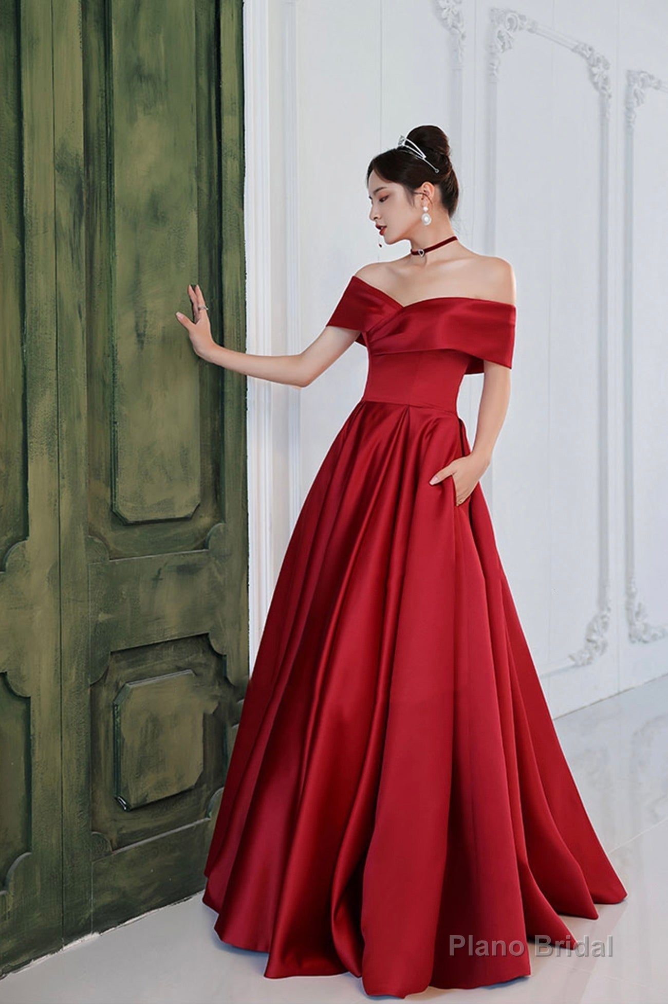 Burgundy satin long prom dress A line evening dress Secondary image