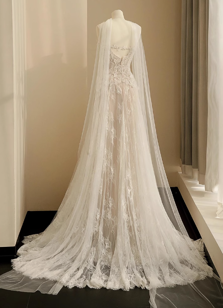 Flowing Lace Sweetheart Neckline A-Line Tulle Wedding Dresses