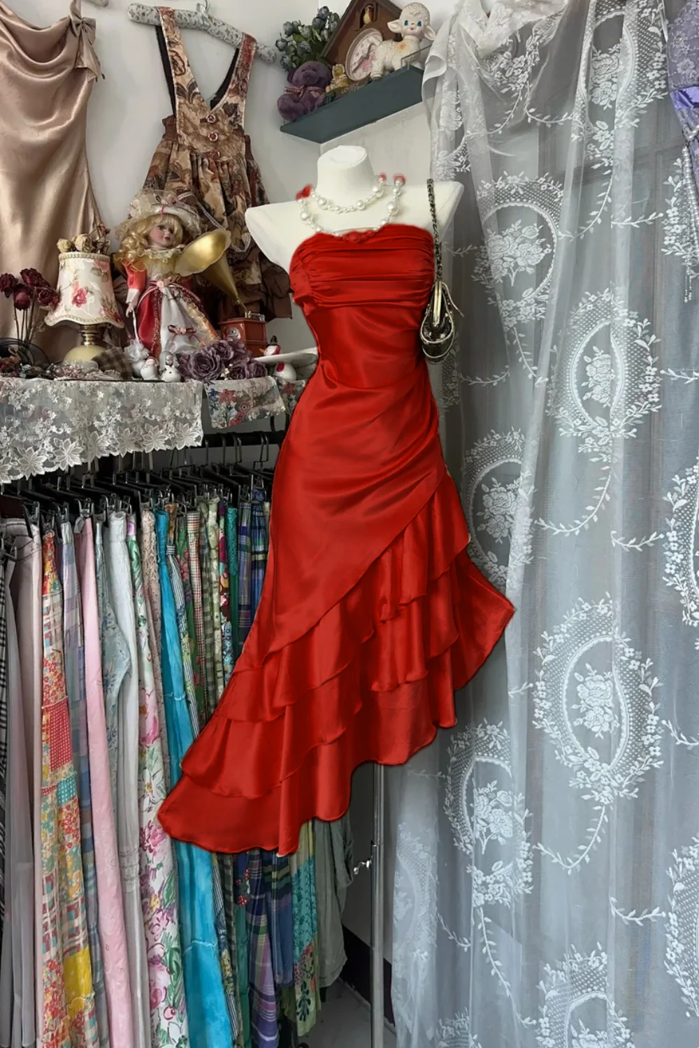 Girlhomeshops-Champagne Short Ruffle Satin Homecoming Dresses Birthday Dresses Secondary image